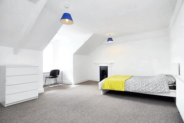 3 bed flat, 6 Lockyer Road,, Peverell, Plymouth, PL34RL - Image 2